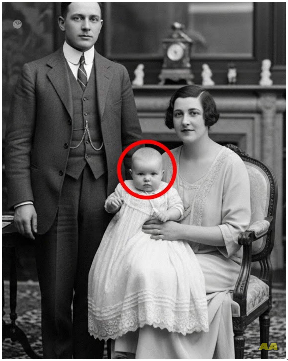 This 1903 Family Portrait Looks Peaceful — Until You See What’s in the Mirror