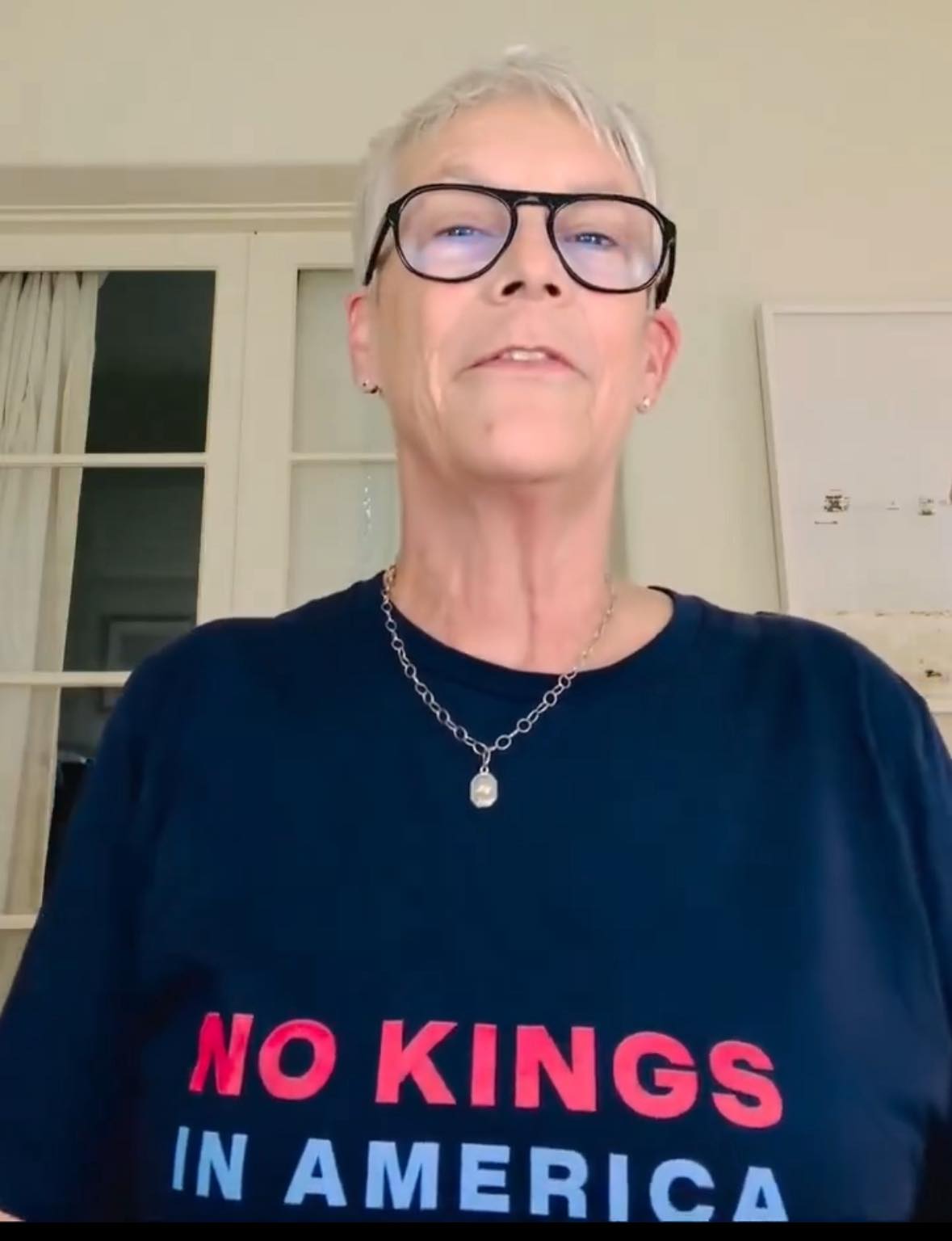 JUST IN: Hollywood actress Jamie Lee Curtis wore ‘No Kings in America’ shirt while telling voters to join ‘No Kings’ marches.