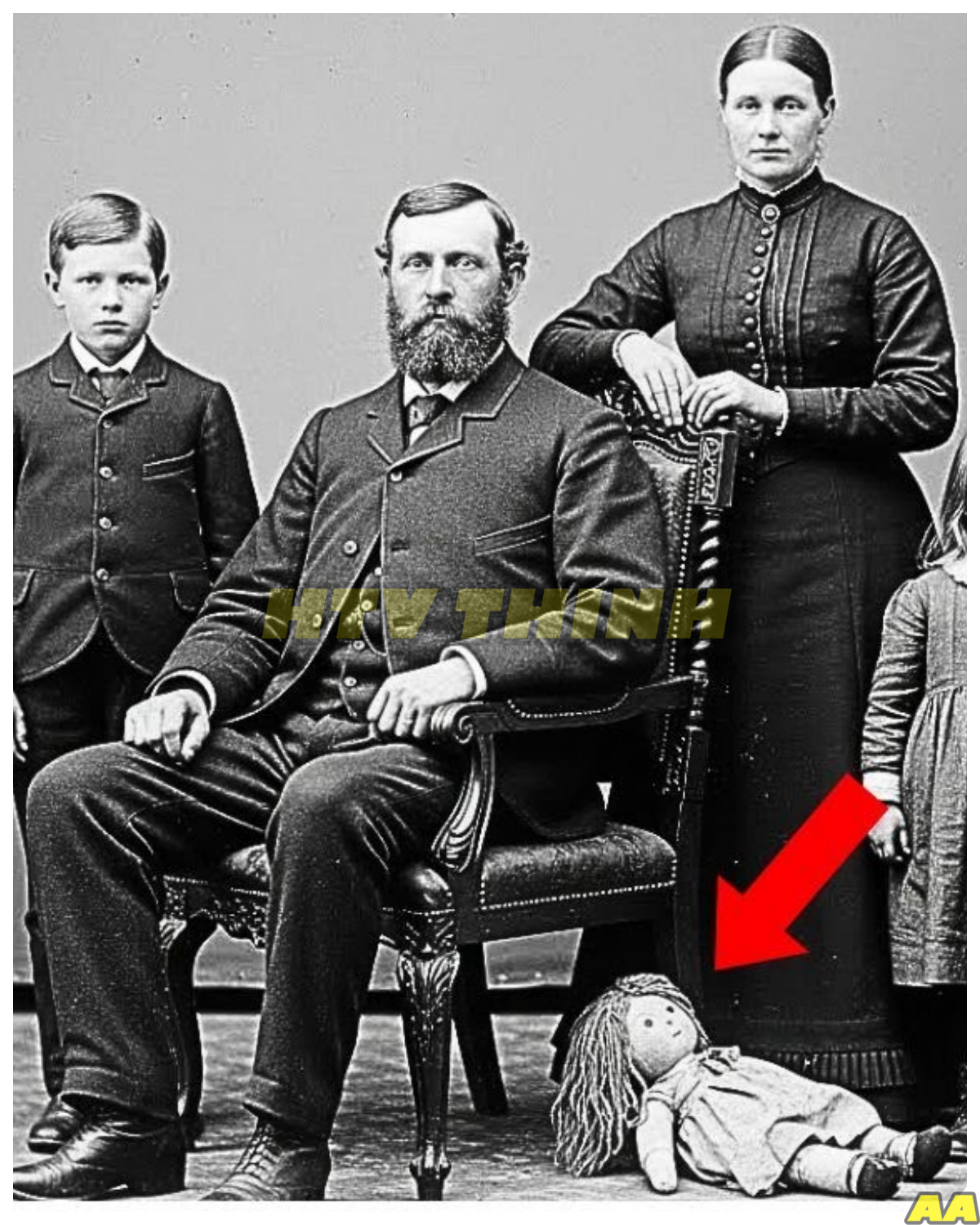 1892 Family Portrait Found — And Historians Freeze When They Notice What’s Lying Beside the Chair !!!