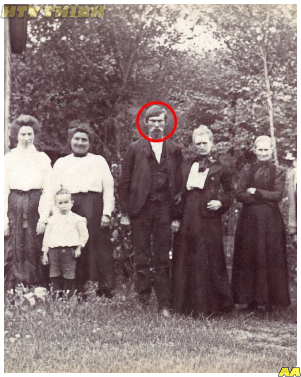 1910 FAMILY PHOTO FOUND — RESEARCHER FINDS A CHILLING AND FORBIDDEN STORY !!!