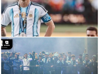 “ARGENTINA RECONOCE A LA SELECCIÓN Y LE BRINDA A LA SCALONETA UN RECIBIMIENTO LLENO DE PASIÓN, EMOCIÓN Y MEMORIA COLECTIVA, EN UNA ESCENA DONDE EL PAÍS PARECE DETENERSE PARA APLAUDIR A UN GRUPO QUE YA ES PARTE DEL PATRIMONIO FUTBOLERO NACIONAL Y QUE SIGUE GENERANDO UNA OLA DE ADMIRACIÓN CADA VEZ QUE APARECE EN PÚBLICO -ZZ”  La fuerza de esta imagen radica en que no necesita demasiada explicación: basta mirar las caras, escuchar los cantos y sentir el clima para entender que aquí hay algo más grande que un simple recibimiento. Hay historia, hay afecto y hay una gratitud masiva hacia una selección que logró conectar con el corazón del país de una manera única.